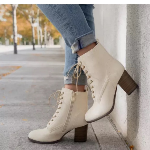 NIB Journee Collection “Baylor” taupe faux suede bootie, size 6.5 medium - Picture 13 of 13